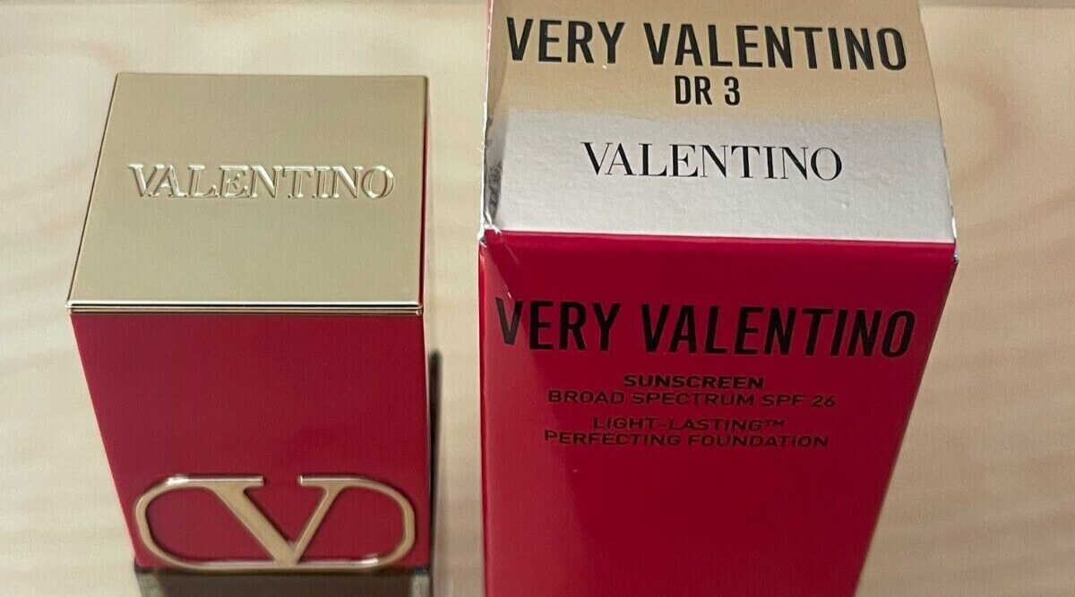 VERY VALENTINO By VALENTINO Light-Lasting Foundation #DR3 SPF 26