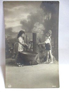 1910 REAL PHOTO POSTCARD CHILDREN GATHERING WATER AT WATER PUMP WELL