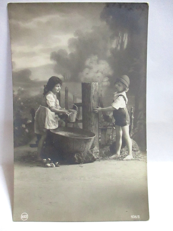 1910 REAL PHOTO POSTCARD CHILDREN GATHERING WATER AT WATER PUMP WELL