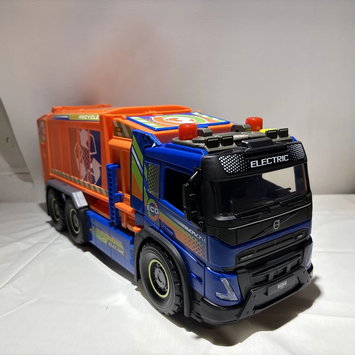 Dickie Contemporary Manufacture Diecast Cars, Trucks & Vans for
