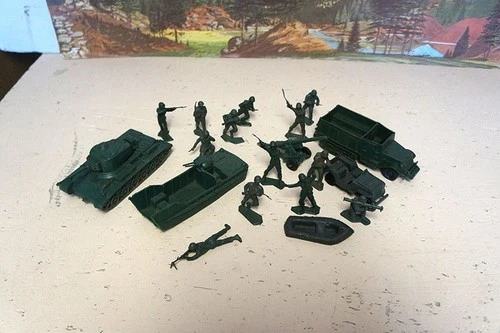 VINTAGE MARX WWII BATTLEGROUND AMERICAN ARMOR AND SOLDIERS