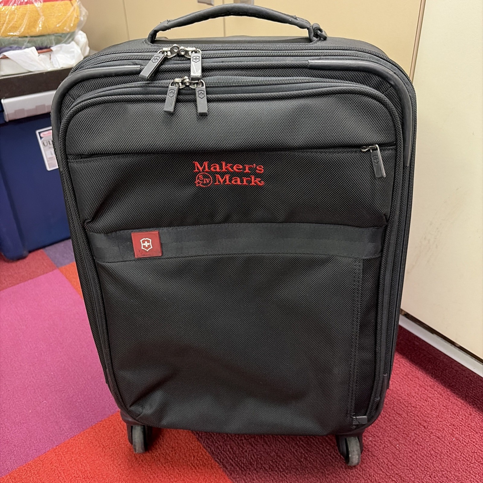 Victorinox Avolve 2.0 Softside Expandable Spinner Luggage, Black