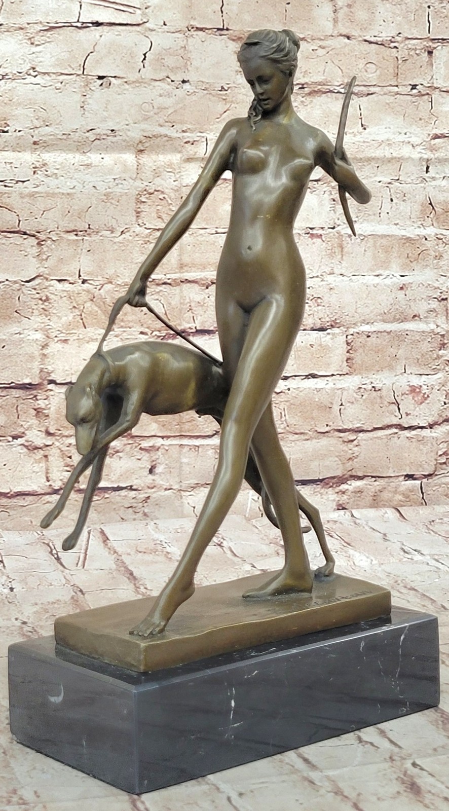 Letrero Desnudo Diana la Cazadora con Perro de Caza Bronce Escultura Base Mármol Estatua