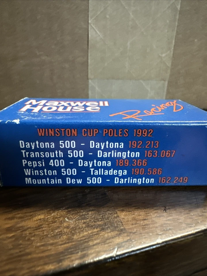 Casa Revell Maxwell #22 1992 Sterling Marlin escala 1:64 Foto 2 de 4