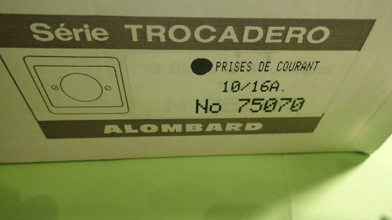 Prise De Courant Schneider Alombard 75070 Trocadéro 2P (Sans Terre) - Marron Ou Beige - Neuf