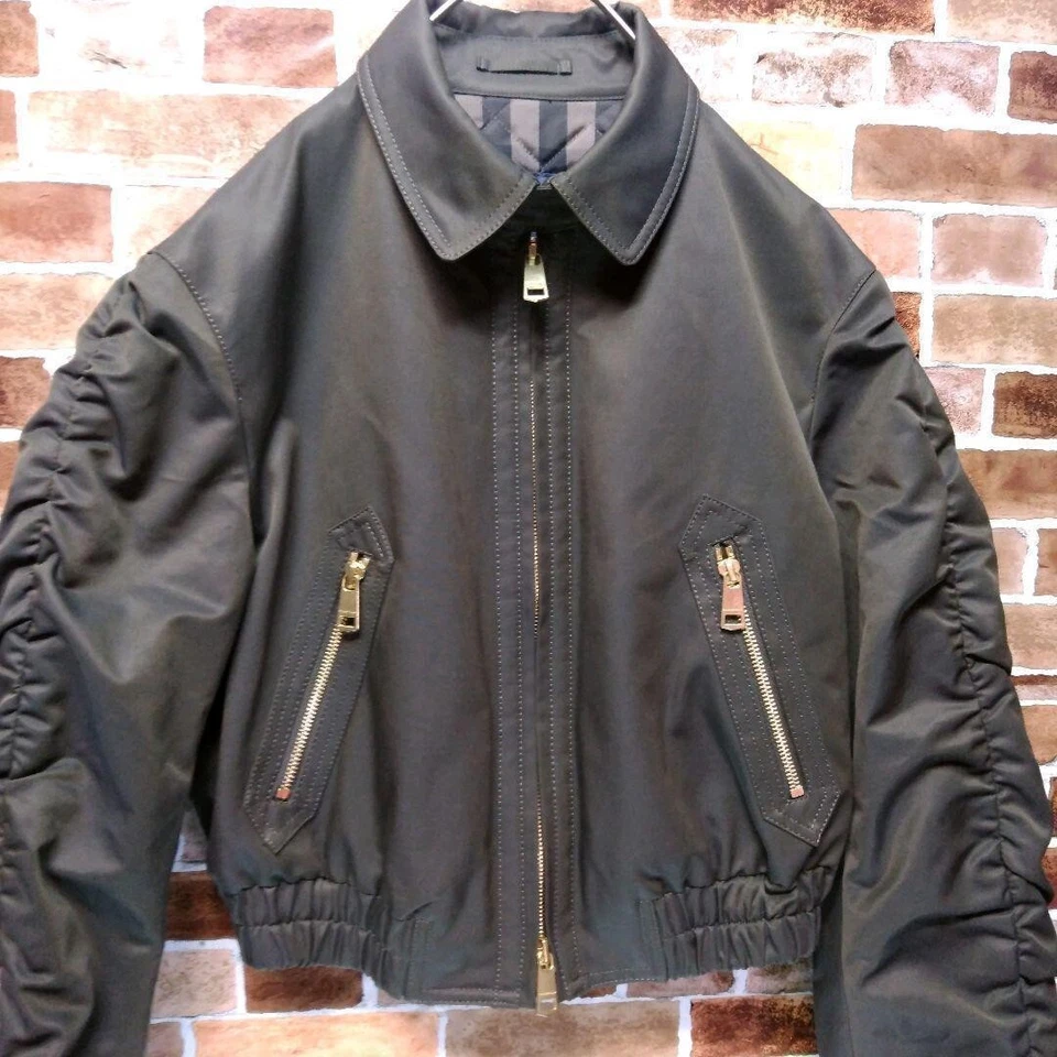 Blusa Burberry London militar curta feminina ajuste asiático tamanho 38/EUA:S autêntica - Imagem 3 de 4