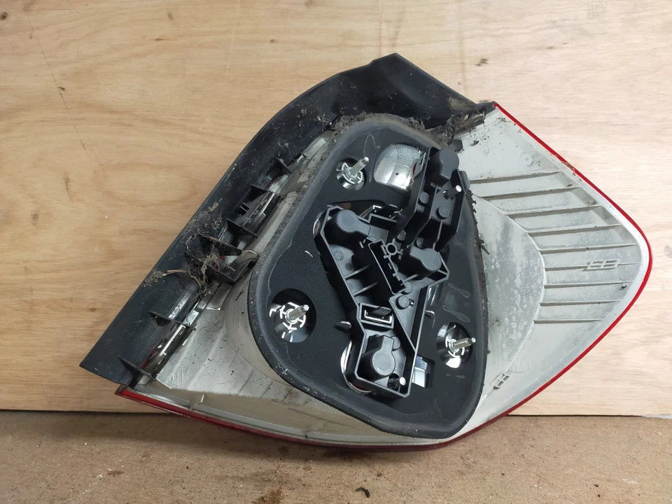 Luz trasera/trasera BMW 120i Sport E87 5 puertas hatchback 2004 (n/s)  Foto 2 de 4