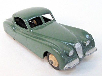1950's Dinky #157 JAGUAR XK-120 dark green w/ cream hubs diecast