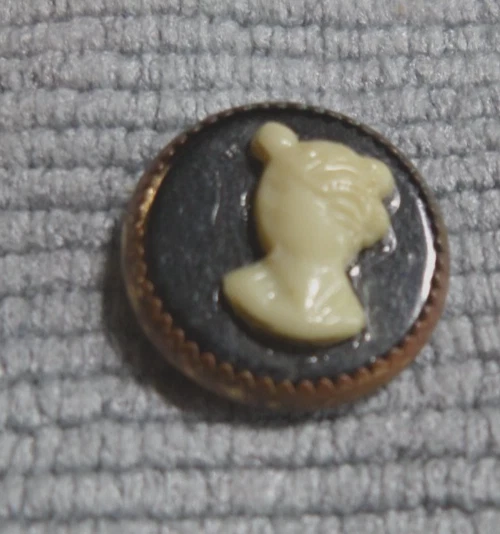 Lot of 17 Vintage Antique Metal Picture Buttons Cameos Lady Heads - Image 4 of 4