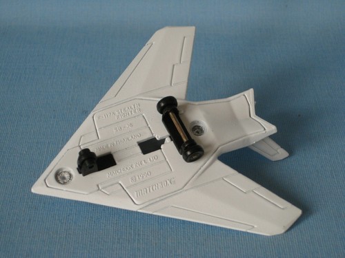 Matchbox F-117A Stealth Fighter Spielzeug Modellflugzeug Skybuster 98 mm lang UB - Bild 3 von 3