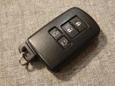 Toyota Alphard Vellfire Noah Voxy Key Fob 4 Button Nice Condition, Battery Neede