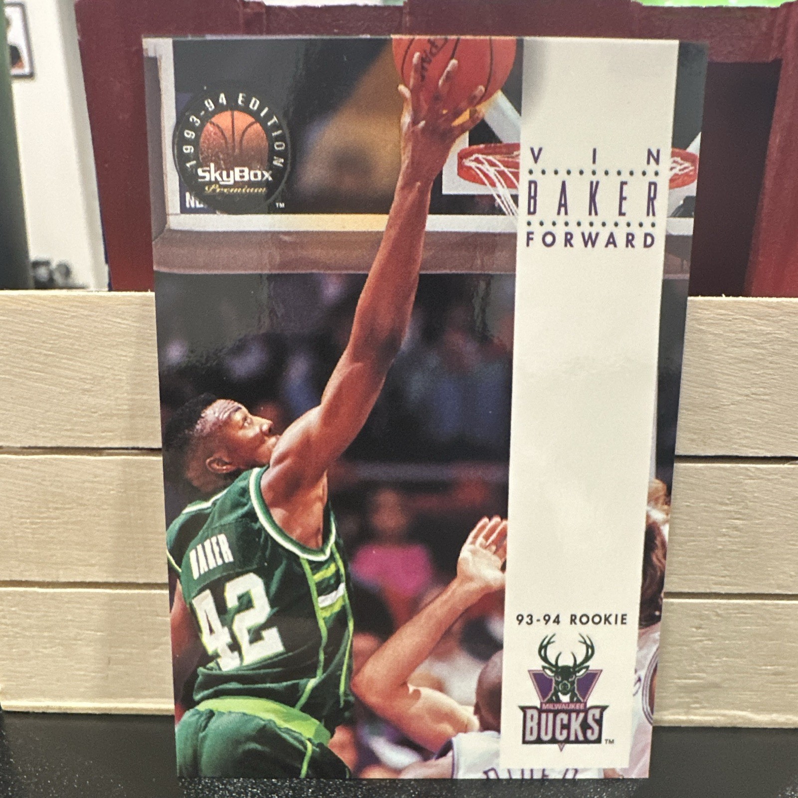 SkyBox 1993-94 Premium Vin Baker Rookie #244 Milwaukee Bucks NBA Card