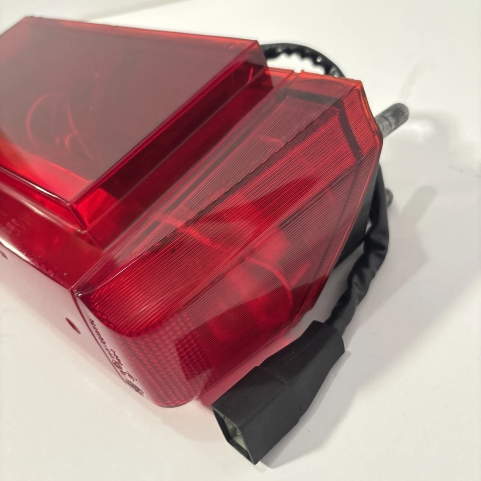 Задний тормозной фонарь 1988 Ducati Paso 750 от оригинального производителя - Изображение 2 из 4