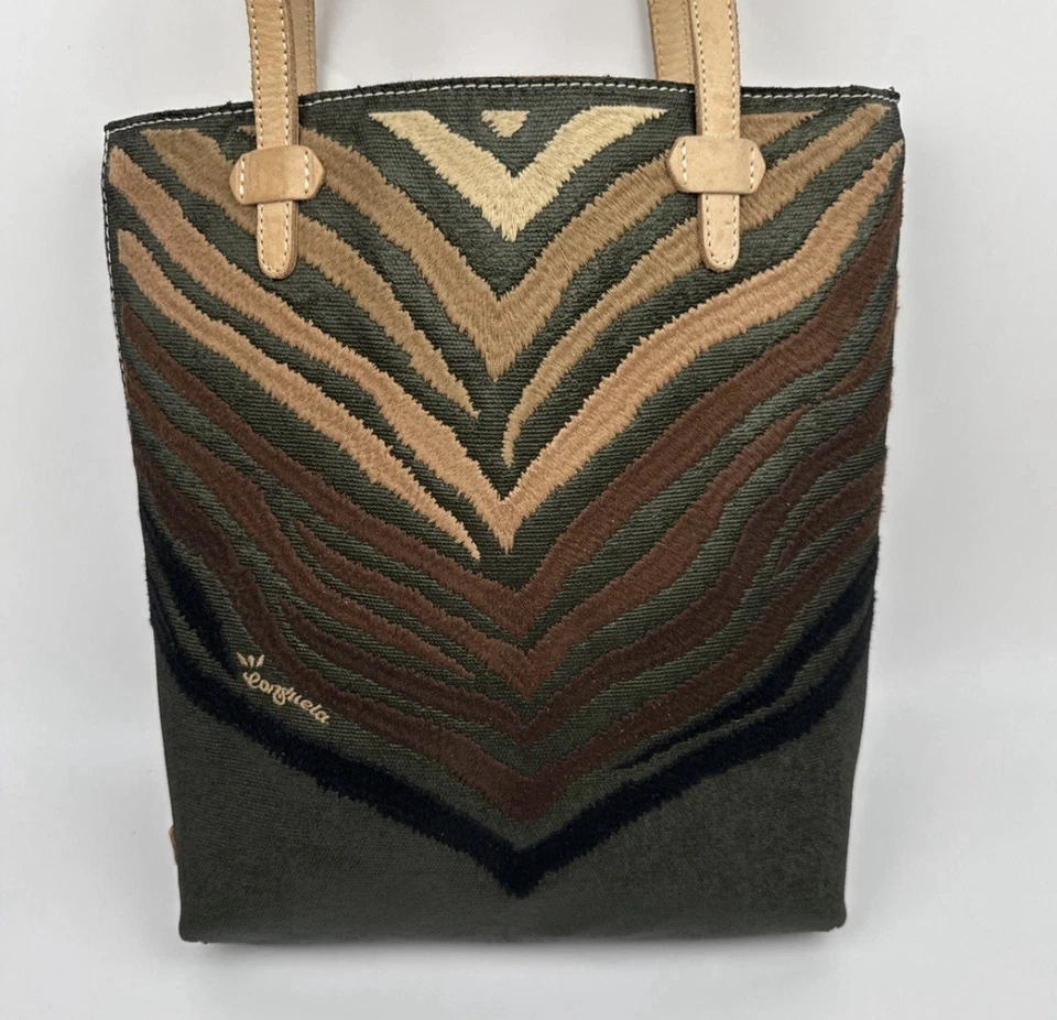 Bolso de hombro Consuela Slash Everyday verde bordado interior brillante Foto 3 de 4