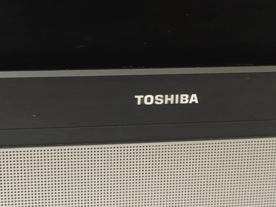 Toshiba TV DVD Gaming Combo Model 20HLV86 20” Widescreen Portable TV - Image 4 of 4