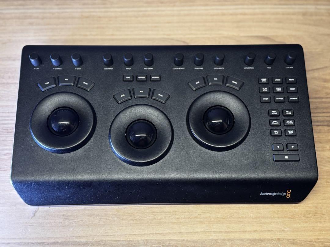 Blackmagic Design - Davinci Resolve Micro Panel w/ Box Blackmagic Design - Davinci Resolve Micro Panel w/ Box