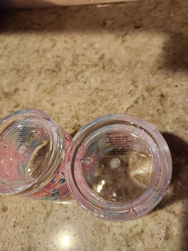 Pr. Copos para beber Lilly Pulitzer acrílico rosa à beira da piscina Lo Ball BOM - Imagem 3 de 4