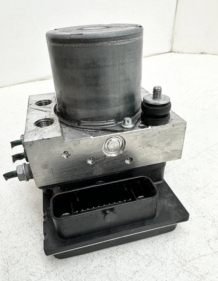 2012 Land Rover LR4 ABS Anti Lock Brake Pump Assembly OEM - Image 3 of 4