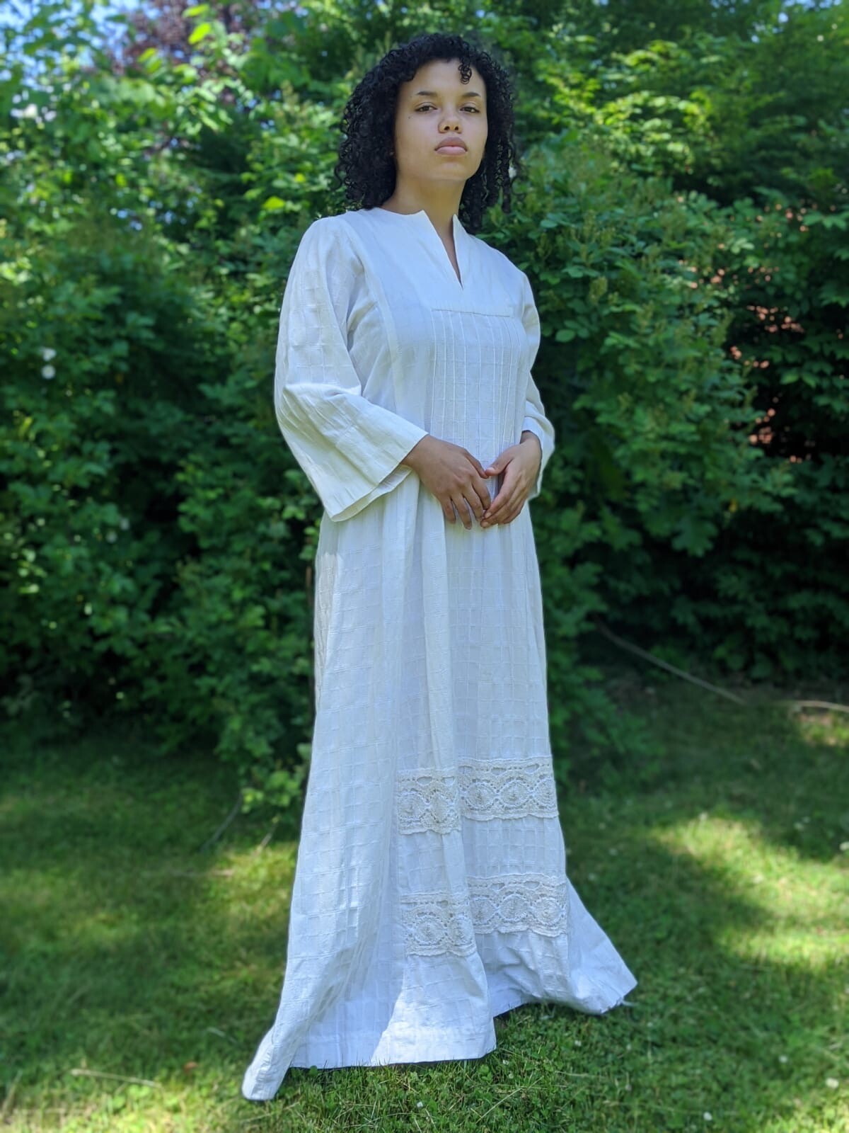 VINTAGE 1970’S LONG LINEN DRESS WITH CROCHET LACE TRIM Gem