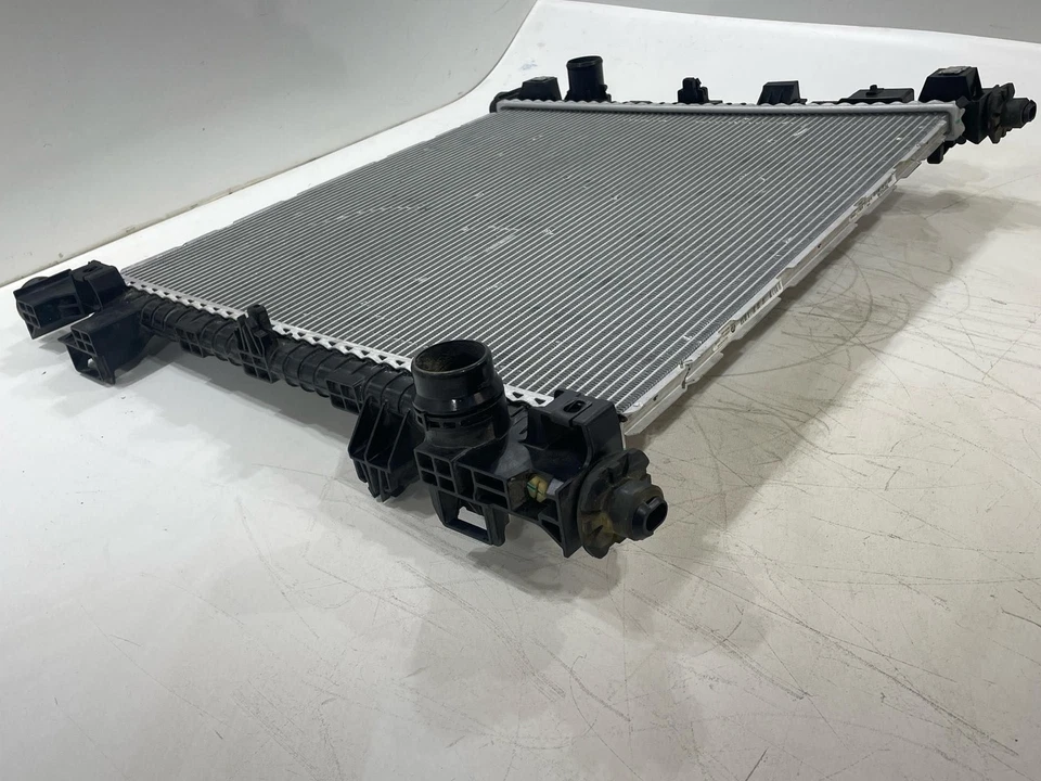 Radiador de refrigeración del motor Jeep Grand Cherokee de 3,6 L de servicio estándar OEM para 22-24 Foto 2 de 4