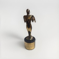 Bronze TELLY AWARD TROPHY Statuette 1996 Miller Brewing Comp Friends PR Video