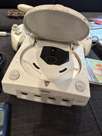 Sega Dreamcast Bundle System w Games Controllers 