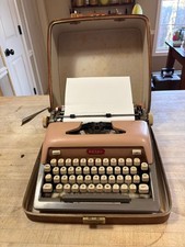 Vtg 1958 Royal Futura 800 Portable Typewriter w/ Case  Salmon Pink (Cocoa)