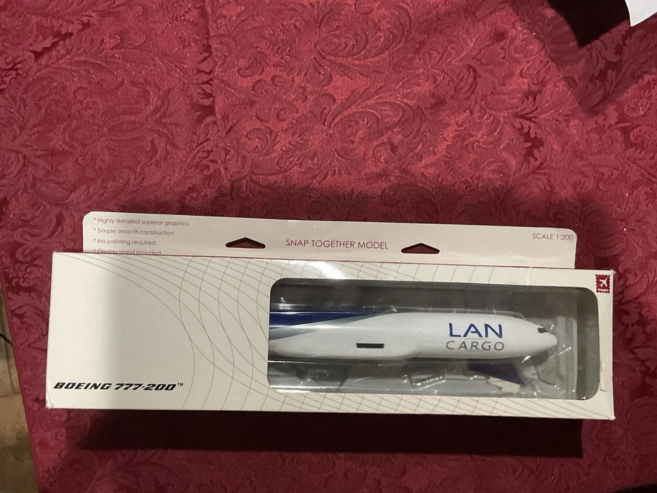 Hogan Model Plane 1:200 LAN CARGO BOEING 777F Airfreighter ABS Plastic - Image 2 of 4
