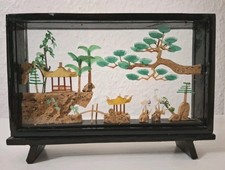 Chinesische Korkschnitzerei Glasvitrine - schwarzes Gestell - Asiatisch