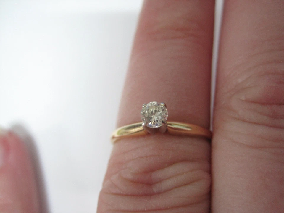 Classic 14K yellow GOLD ENGAGEMENT RING solitaire  0.30 ct natural diamond s5.5  - Image 4 of 4