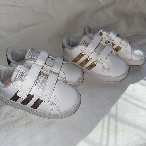 Girls Adidas Lot of 2 white Shoes white with gold/metallic stripes Sz 7 NWT - Picture 8 of 8