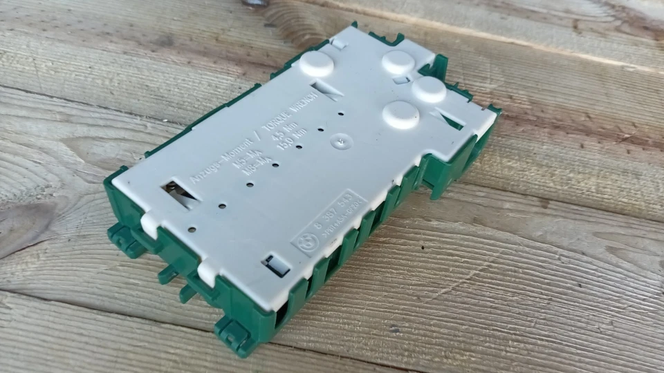 BMW TRUNK BOOT FUSE BOX HOUSING 8 FOLD VOLTAGE REGULATOR E39 5 7 SERIES X5 95-06 - Изображение 4 из 4