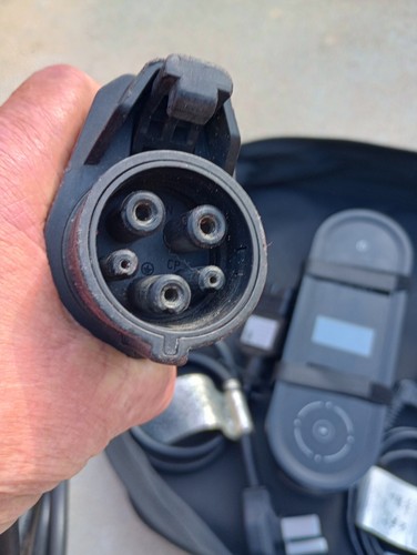 AUDI-E TRON CHARGIN SYSTEM 16A 3.6KW 120V / 240V EV CHARGER STATION (YTP014238) - Picture 5 of 6