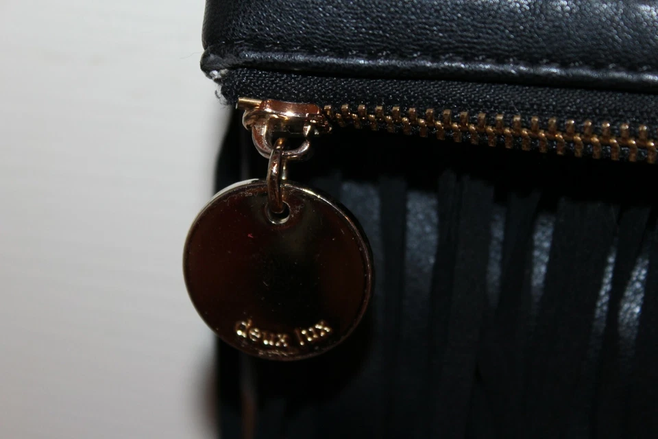 Bolso Bandolera DEUX LUX Suave Negro Cuero Vegano Flecos Solapa ¡Excelente! Foto 3 de 4