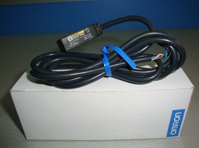 New In Box   E3V3-D82 One year warranty E3V3D82 DHL   *hh