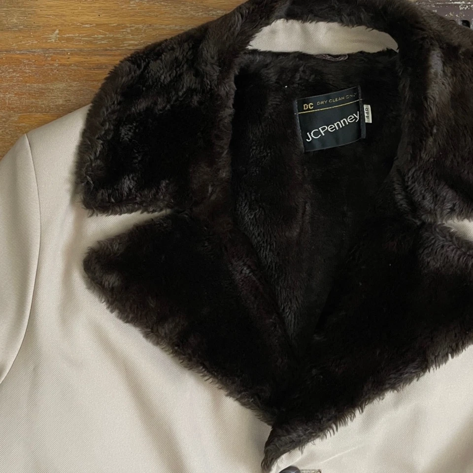 Abrigo forrado de piel sintética vintage de los años 60 para hombre talla mediana abrigo de sarga caqui de los años 60 Foto 2 de 4