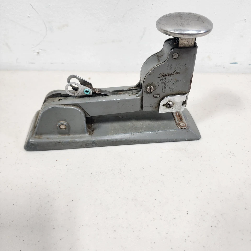 Grapadora de escritorio vintage Swingline #13 gris metal retro industrial cabezal de empuje redondo Foto 4 de 4