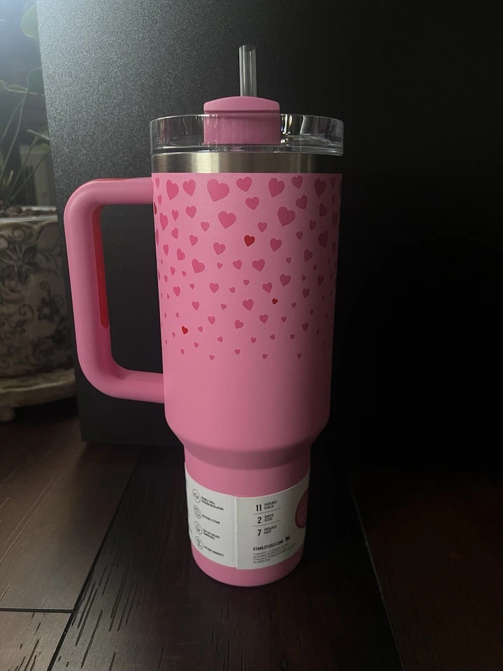 Limited Edition Pink Valentine’s Day 40 oz Stanley Tumbler - Imagem 2 de 3