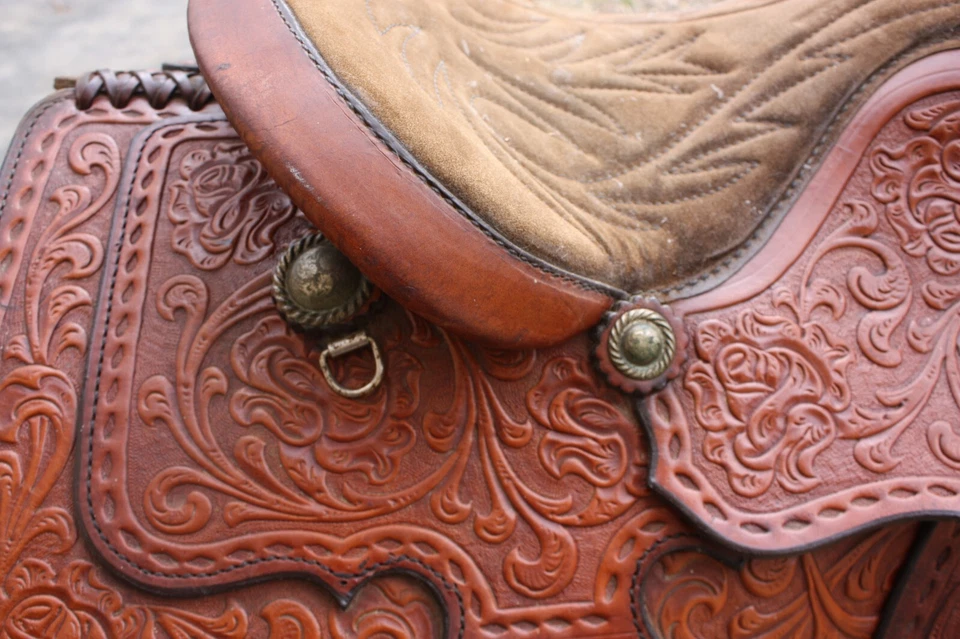 15" Crates Western Saddle #148 - Image 3 of 4
