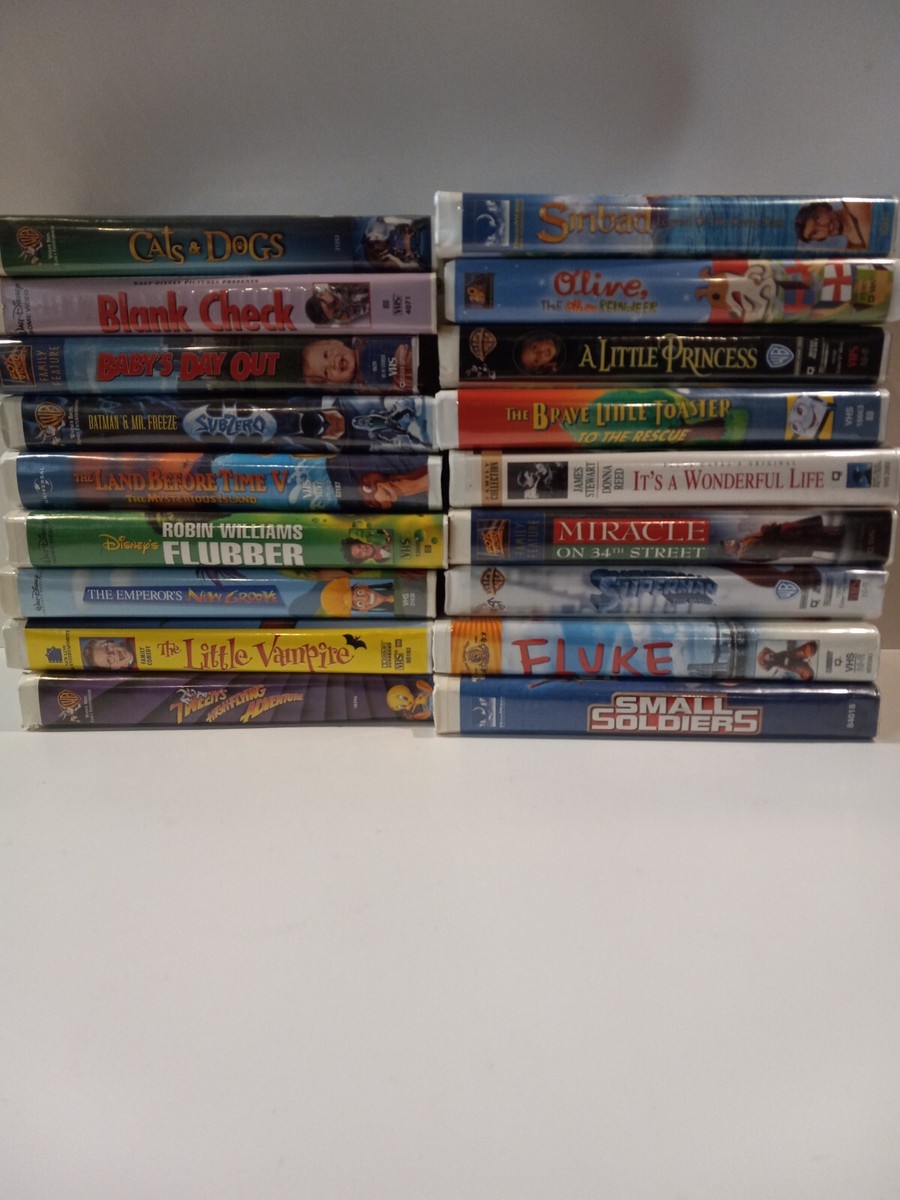 VHS Lot Of 18 Movies Clamshell Case Disney Warner Bros