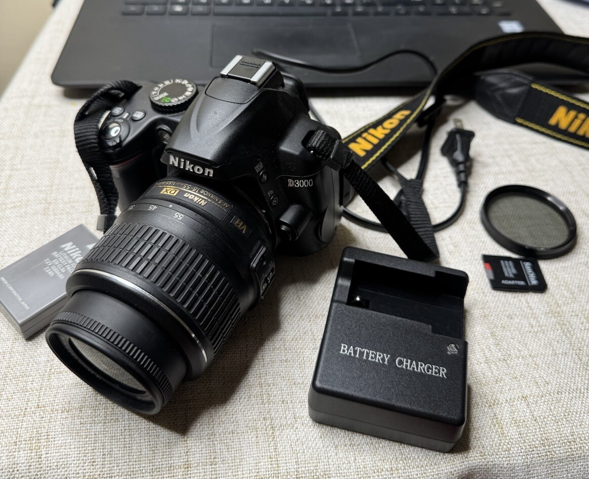 Nikon D3000 DSLR Camera 18-55mm AF-S DX VR NIKKOR