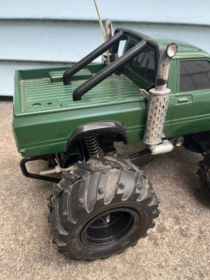 VINTAGE Toyota NIKKO RC MONSTER TRUCK HI LUX Japan - Image 3 of 4