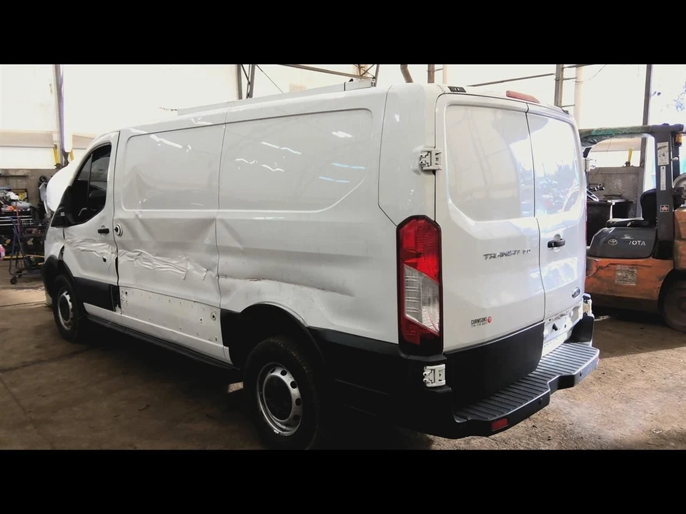 AC Condenser Fits 15-19 TRANSIT 150 6833351 - Image 3 of 4