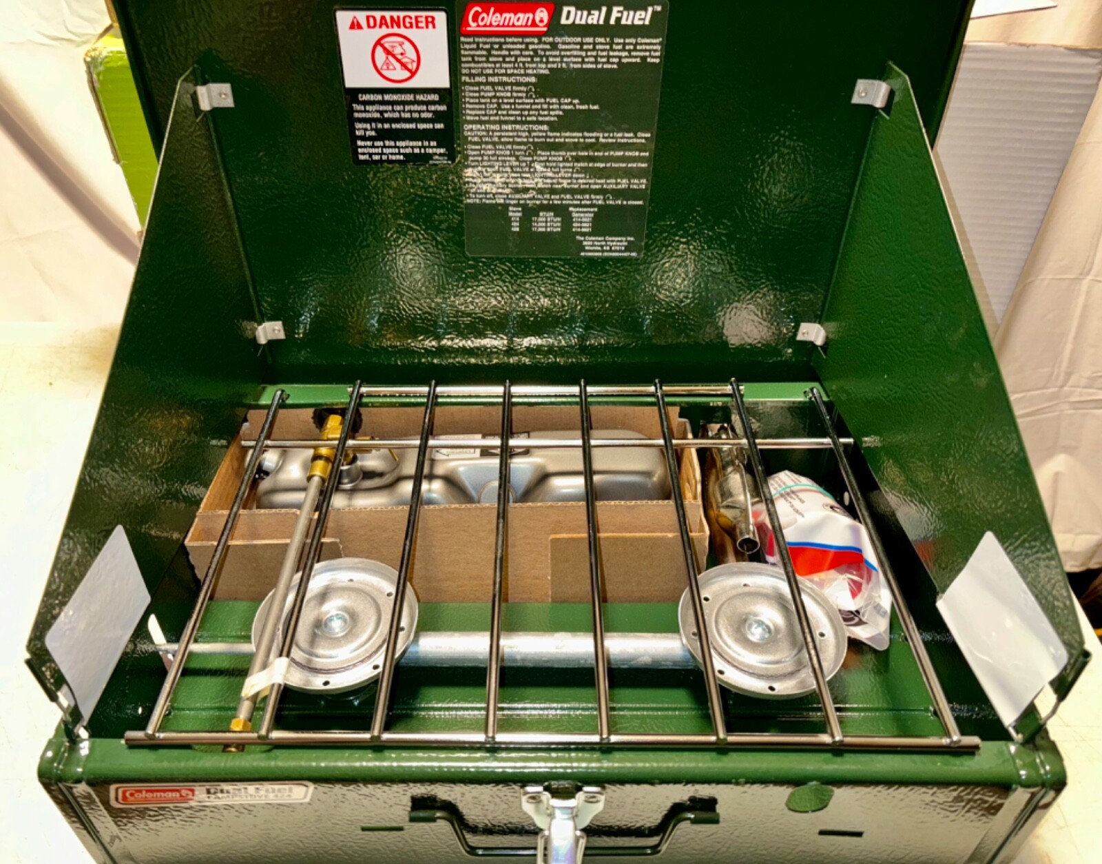 Coleman Guide Series 424 Dual Fuel Camping Stove 06/2021 BRAND NEW IN