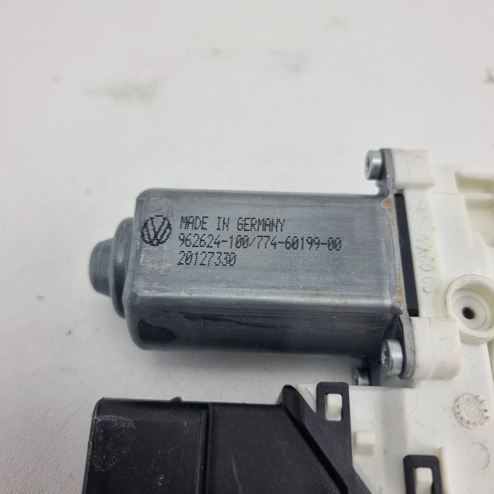 Двигатель регламента заднего левого окна Volkswagen Tiguan 5N 05/08-08/16 - Изображение 2 из 4