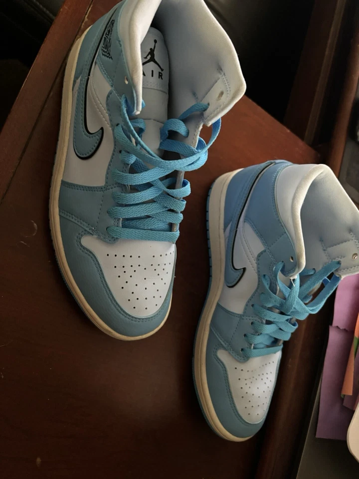 Talla 8 - Air Jordan 1 SE Mid Ice Blue W Foto 3 de 4