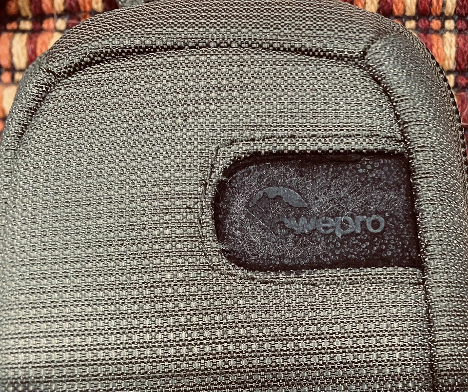 Lowepro Geneva 10 Black Compact Padded Case - Image 2 of 4