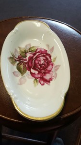 vintage-red-rose-candy-soap-dish-hand-painted-decorative-gold-trim