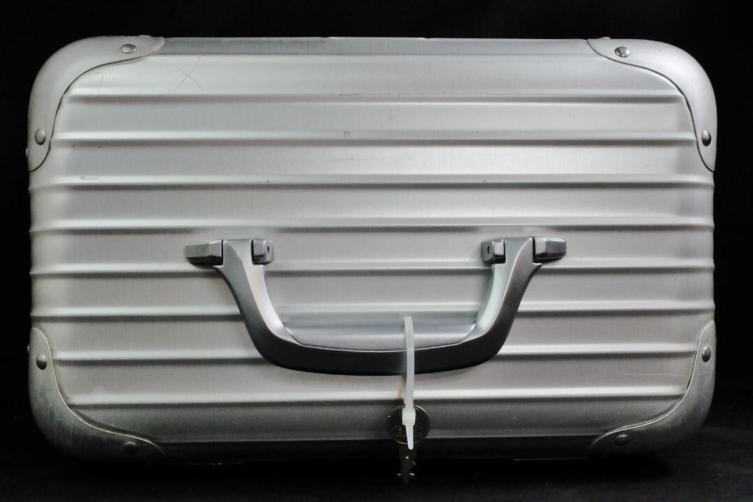 Rimowa 982.73 Vtg Topaz Beauty Case 17L Turnkey Aluminum Rimowa 982.73 Vtg Topaz Beauty Case 17L Turnkey Aluminum