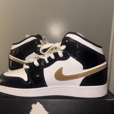 Nike Air Jordan 1 Mid Boys Black White Gold Basketball Sneakers Size 7Y